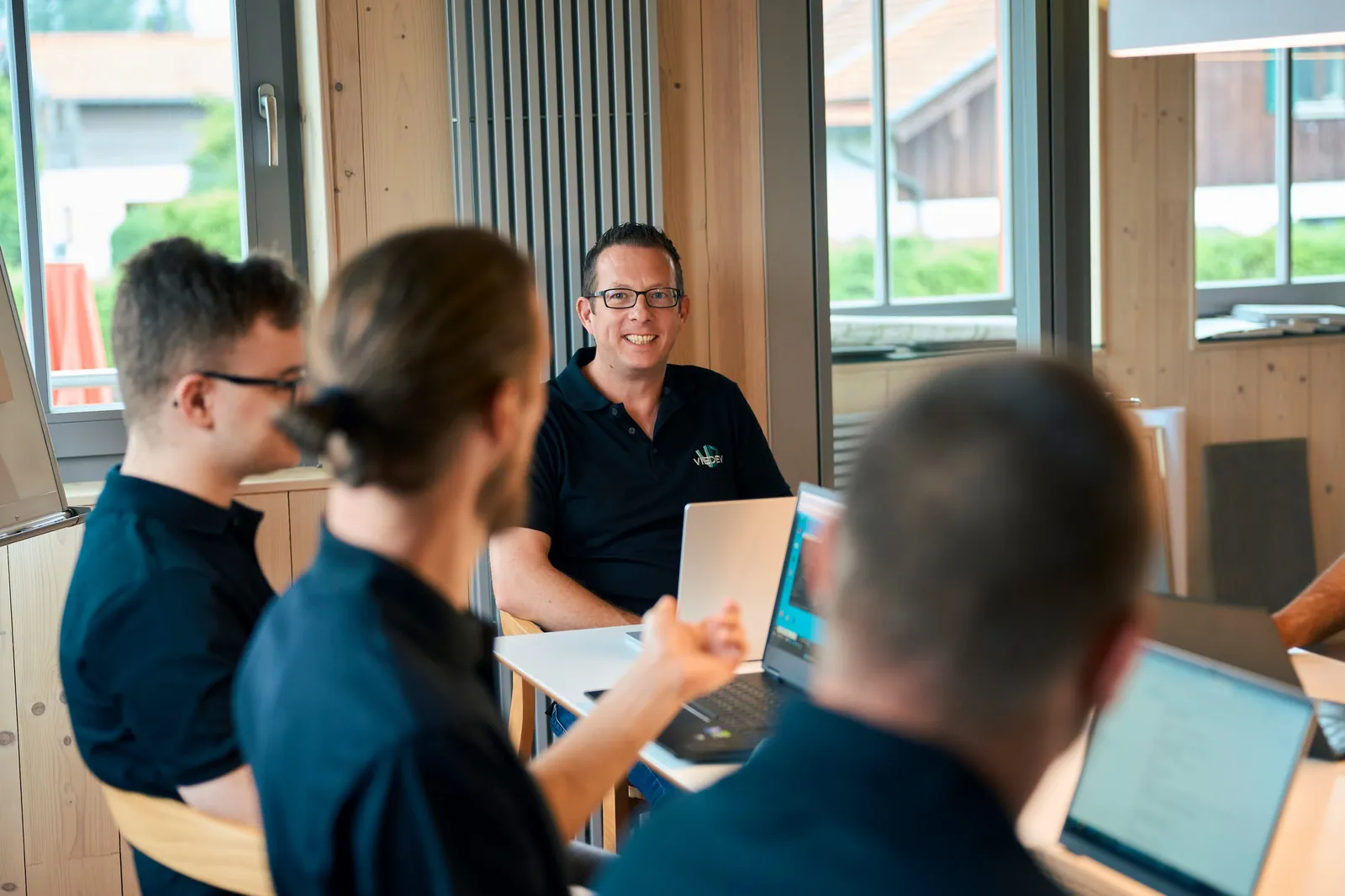 Team-Besprechung im Konferenzraum